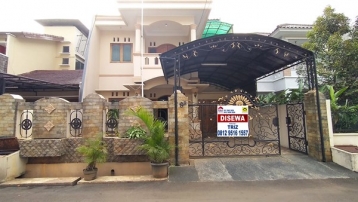 Rumah Mewah Dalam Cluster yang Bersih & Terawat